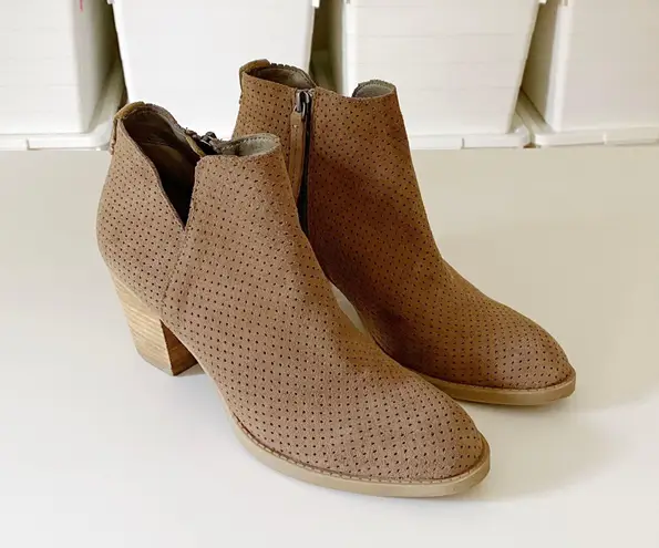 Dolce Vita Janie Perforated Suede Bootie Tan Size 7