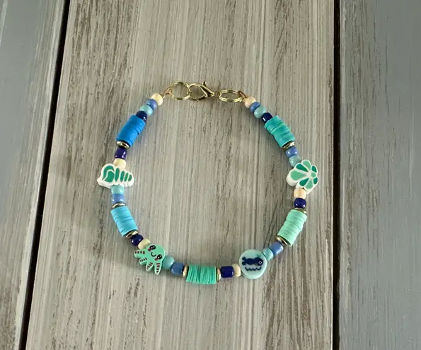 Handmade NWT Super Cute Beachy Beaded Bracelet In Various Shades Of Blue 8.25” Long