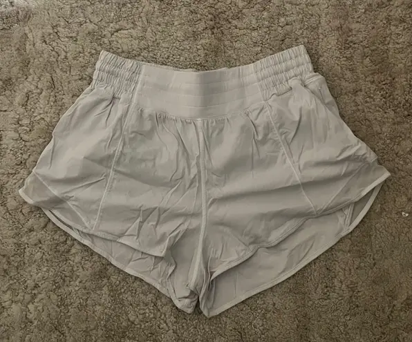 Lululemon White Hotty Hot 2.5” Shorts