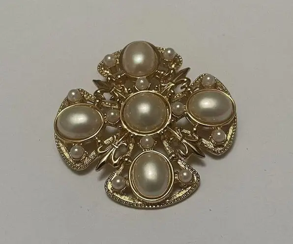 Beautiful Vintage Signed P.E.P. Brooch Pin Gold Tone / Faux Pearl