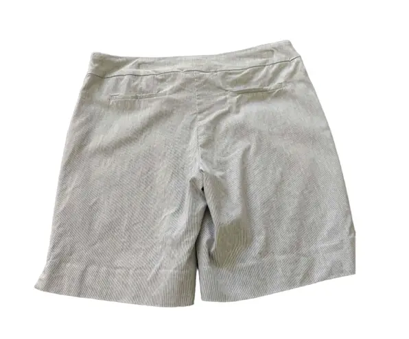 Hilary Radley Light Grey Linen KneeLength Unisex Casual Shorts Size Large