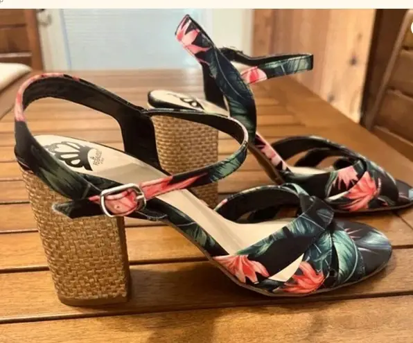 Fergalicious Black and Pink Heels with Chunky Block Heel size 8 tropical