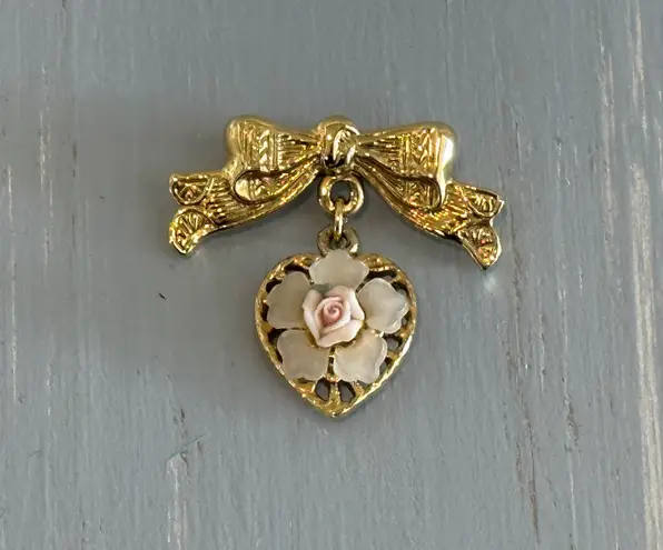 1928 Beautiful (?) Vintage Brooch Bow & Dangling Heart W Porcelain Rose Flower