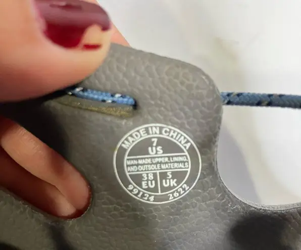 Keen  mion footwear current sandals hiking water shoes size 7