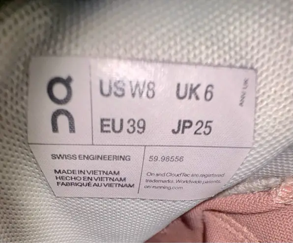 on cloud 5 Women’s Pink Sneakers Sz 8