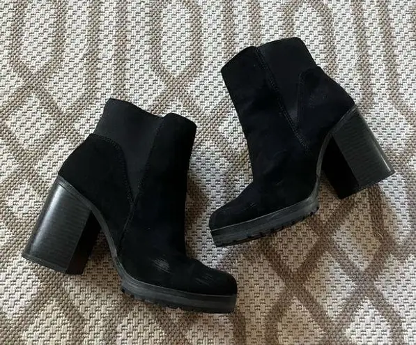 Primark women’s chunky block heeled ankle booties going out size 7