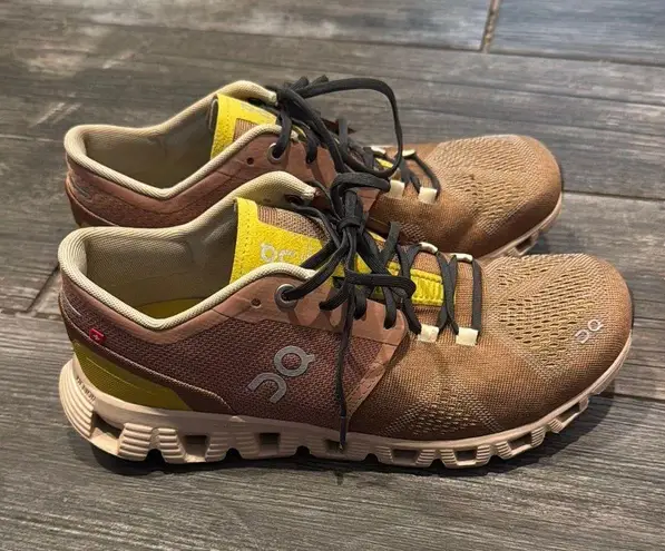 on cloud Running Shoes - Image 1