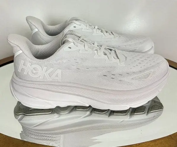 Hoka Clifton 8 Running Shoe in White White Size US 9.5