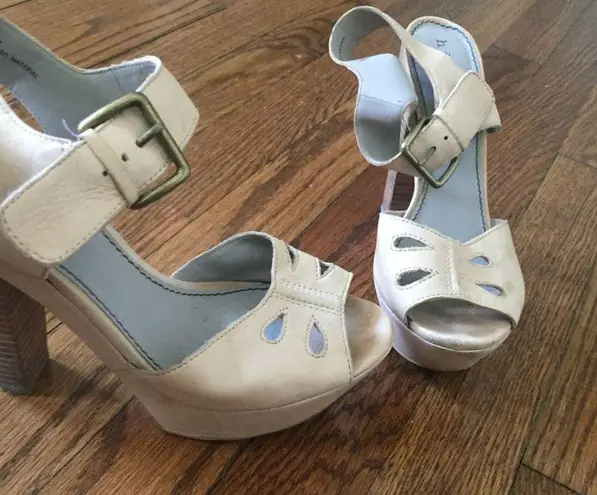 Hinge Nude Heels 6.5