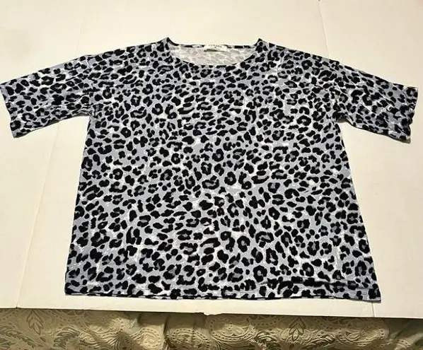 Zenana Outfitters Womens Size Medium Black Grey Gray Leopard Cheetah Animal Print Top Shirt