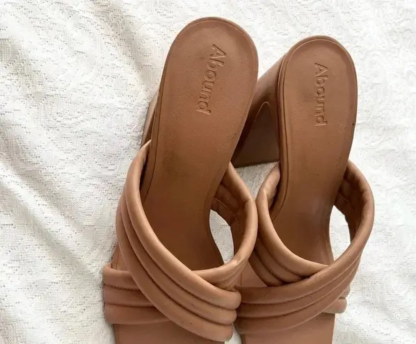 Abound  Pearl Cross Band Sandal Puffy Strap Slip On Tan Block Heels Size 9