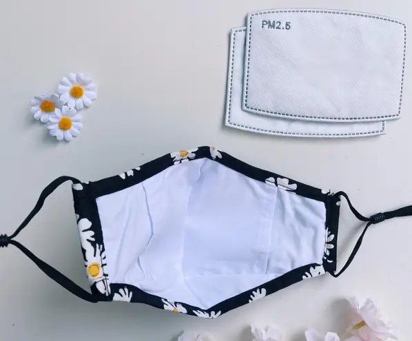 Handmade black daisy face mask + 2 filters