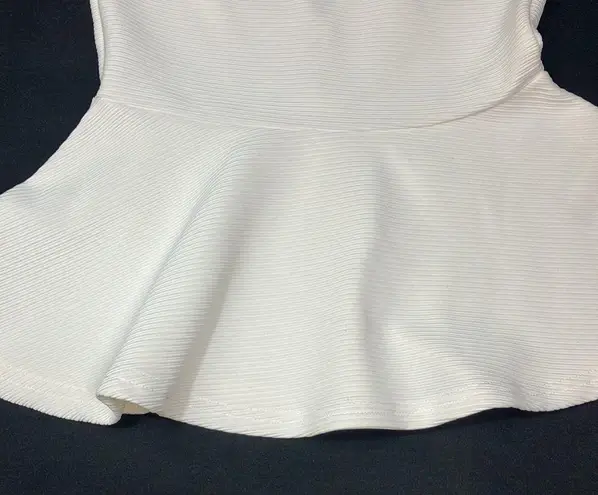 H&M  Divided white peplum top woman’s size xtra small - Image 3
