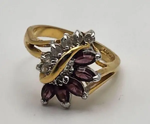 Vintage Contempo Gold Tone Purple & Clear Crystal Cocktail Ring (9)