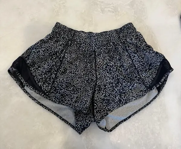 Lululemon Hotty Hot Short 2.5”