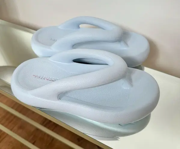 New AXEL ARIGATO Delta Sandel