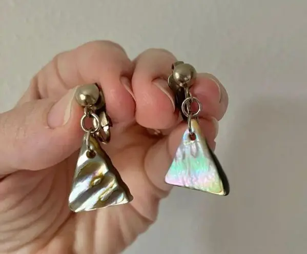 Triangle Dangle Abalone Clip On Earrings Vintage “Lusera” Brown Neutral Beachy Jewelry Green