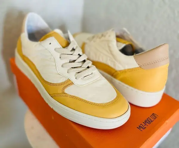 Miz Mooz Veronica Leather Sneaker Lightweight Yellow/White Size 8.5 Euro 39, NWT