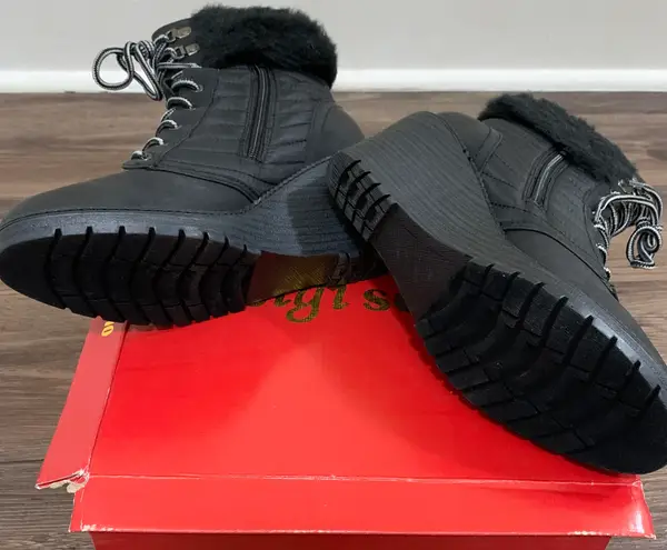 Zigi Soho Black Ames Wedge Boots Size 10