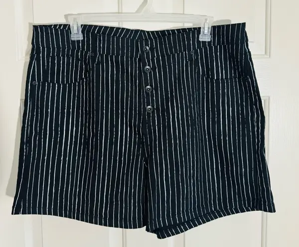 Disney  Tim Burtons The Night Before Christmas Black With‎ White Stripes S… - Image 1