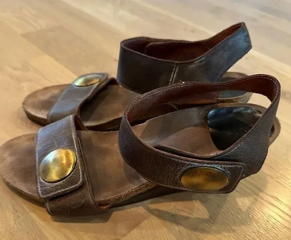 Taos Women's Carousel 2 wedge sandal size 40 Gray