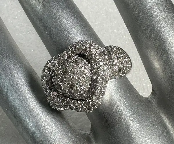 14KT Yellow Gold Pave Diamond Heart Ring Size 6 Silver