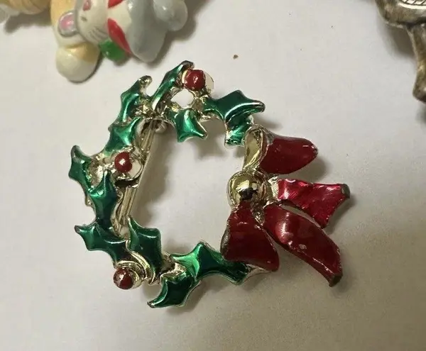 Christmas Holiday Brooch Pins Lot Of 17 For Crafts Projects Or Repair