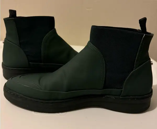 Jack Erwin Women’s Thea Chelsea Boot in Pine Green Gum Leather size 8