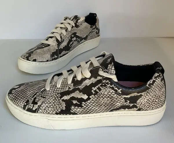 Dr. Scholl’s Snake Print Sneakers 10M Women’s Casual Lace