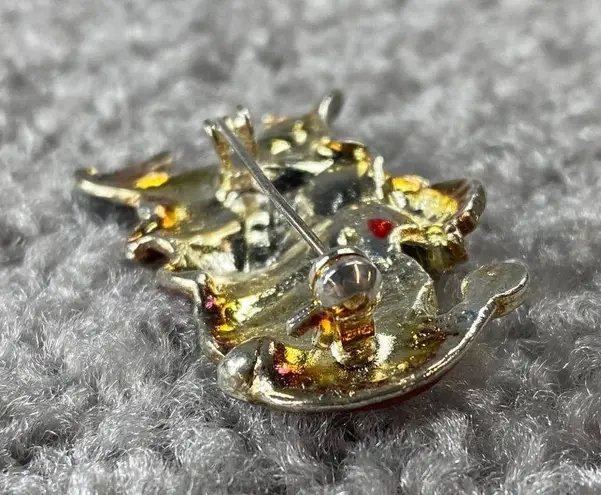 Christmas Santa Jewelry Pin Brooch Playing Horns Metal Glitter Enamel Paint