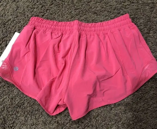 Lululemon Brand New  Hotty-Hot Low Rise Shorts 2.5 Lined, Lip Gloss Size 10 Women