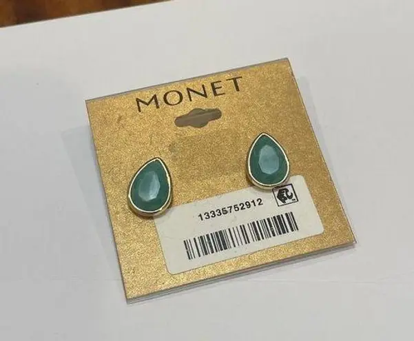 Monet NWT Signed  Earrings Pierced Gold Tone / Green Stud