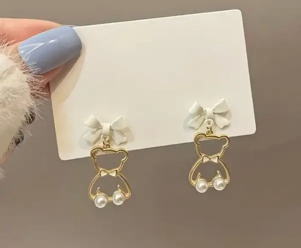 18k gold pmated Bow & Cartoon Bear With Faux PearlDrop Earrings White