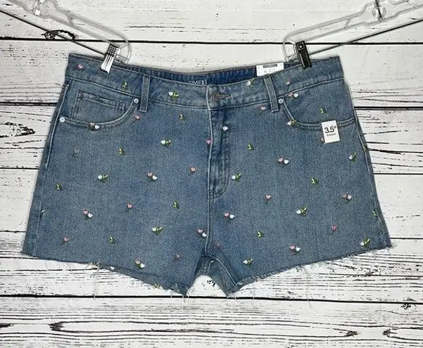 Time & Tru  NWT Sz. 18 Light Blue Wash - Floral Embroidery Raw Hem Denim Shorts