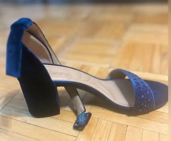 CL by Laundry Comfort Cushion Velvet Heels