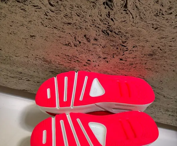 Nike NWOB  Women’s Air Max 90 Lv8 Shoes. Size 8. MSRP $150 