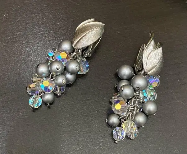 Vintage Unsigned Beaded Pearl Crystal Grape Bunch Cluster Brooch & Earrings Set