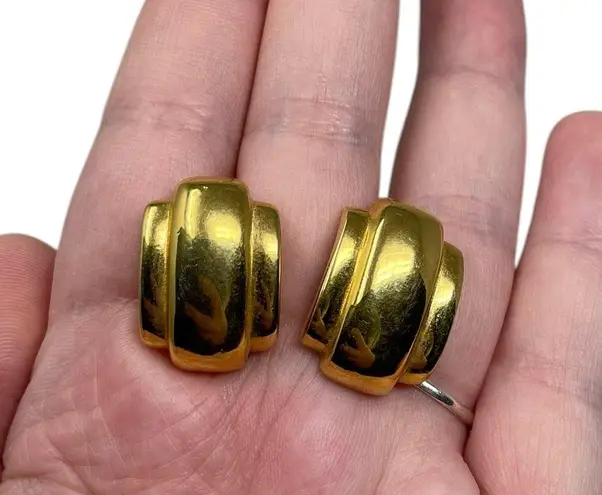 Vintage Signed NAPIER Gold Tone Classy Hoops Metal Screw Back Earrings