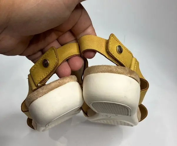 st. john's bay St. John’s Bay Zuma yellow criss cross sandals size 9