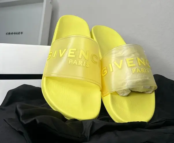 Givenchy Men's Size 8 BNWT Yellow Logo Slides