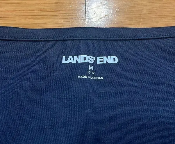 Lands'End Lands’ End women’s vneck navy blue tank top size medium (10-12).