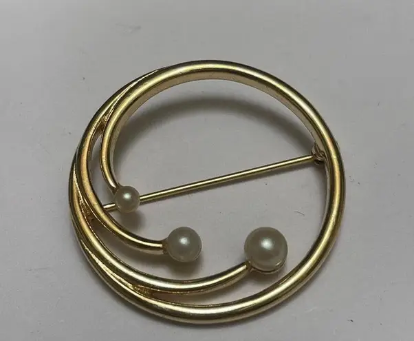 Monet Signed  Gold Tone Brooch Pin - Swirled Circle With Faux Pearls Design