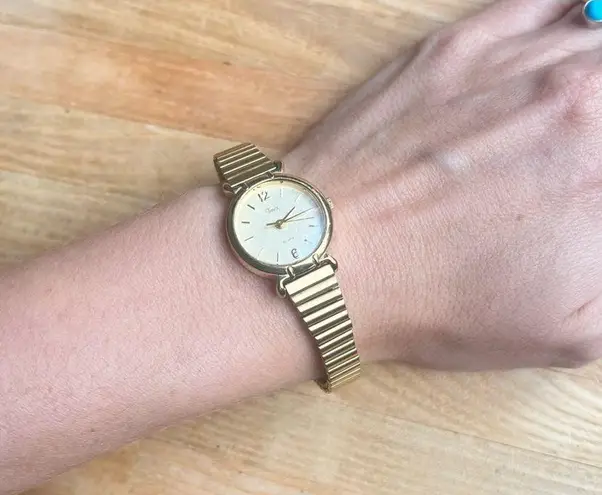 Timex Ladies Watch Vintage Gold-Tone Stainless Steel Stretch Band and Dial