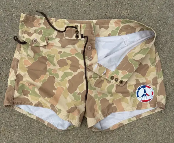 Birdwell Beach Britches Camo Button Fly Lace Tie Cargo Shorts USA Peace Size 12 Brown