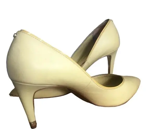 Ted Baker London mitilia butter yellow pumps / heels pointy toe . Size 8.5