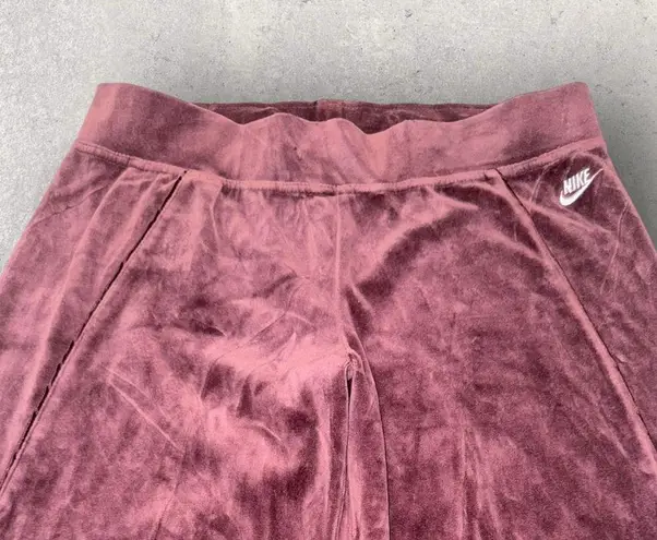 Nike Women’s Burgundy  Velour Pants size M soft fleece-lined cabincore blokecore