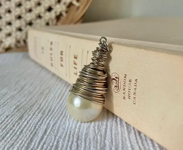 American Vintage Wire Wrapped Pearl Pendant Charm Vintage “Hesper” Bohemian Mermaidcore Silver Jewelry