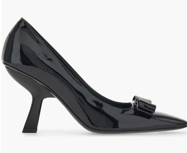 Salvatore Ferragamo Ferragamo Anz Vara Bow Pump in Black, Size 7 New in Box