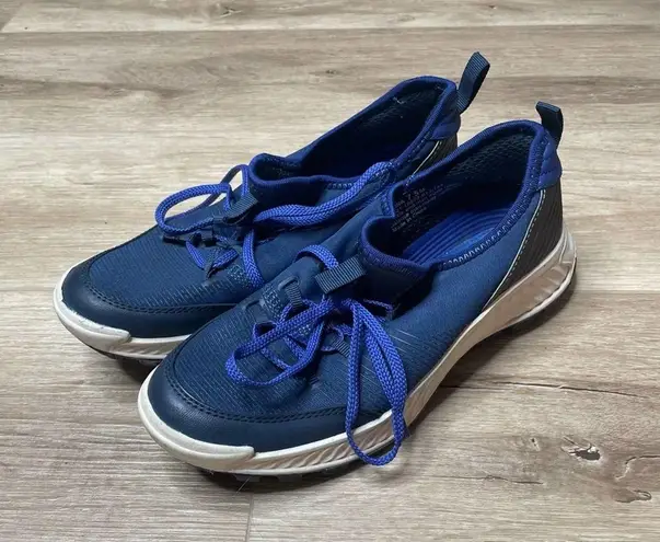 Baretraps  Women's Navy Low Top Lace Up Slip Resistant Malina Sneakers sz 7.5