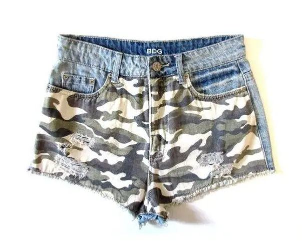 BDG Urban Outfitters  Dree in Camo Camouflage Print High Rise Cheeky Short 27 $54